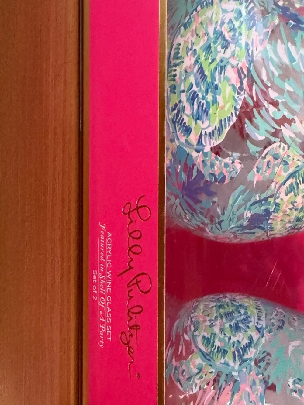 NWT Lilly Pulitzer Acrylic Wine Glass Set in Shell of a Party